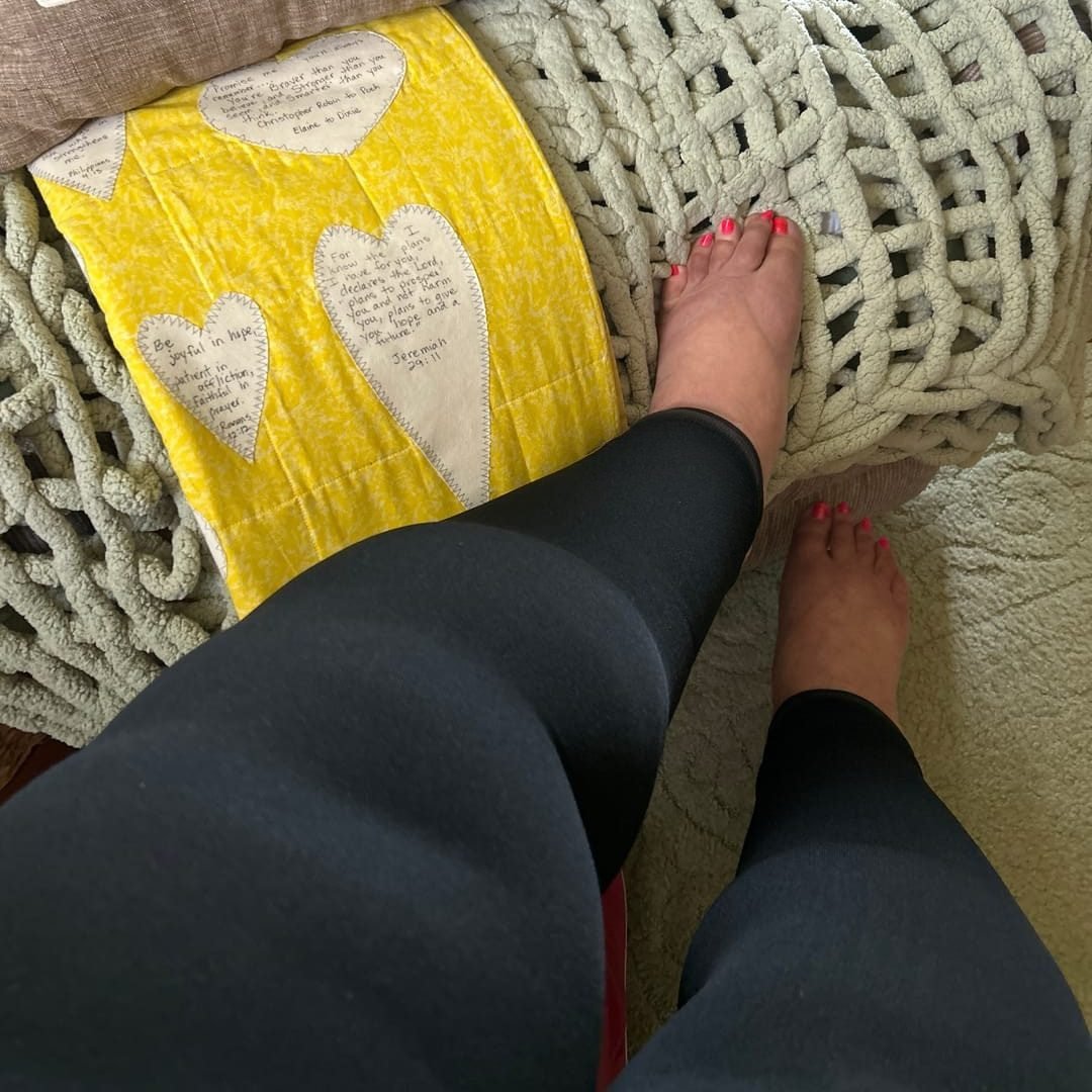 Legs at rest in the knit